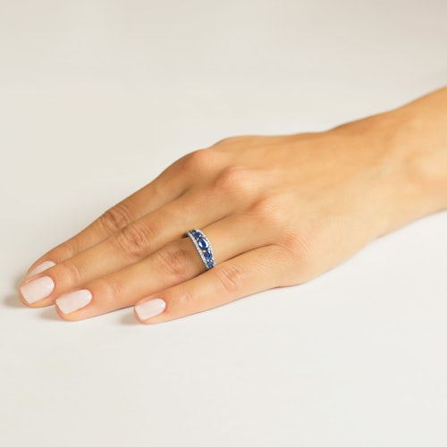 Pierścionek SAVICKI: białe złoto, niebieski szafir